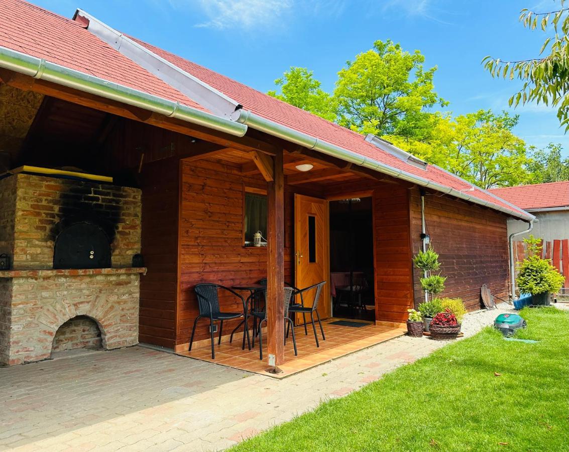 Babett Vendeghaz Villa ซานกา ภายนอก รูปภาพ
